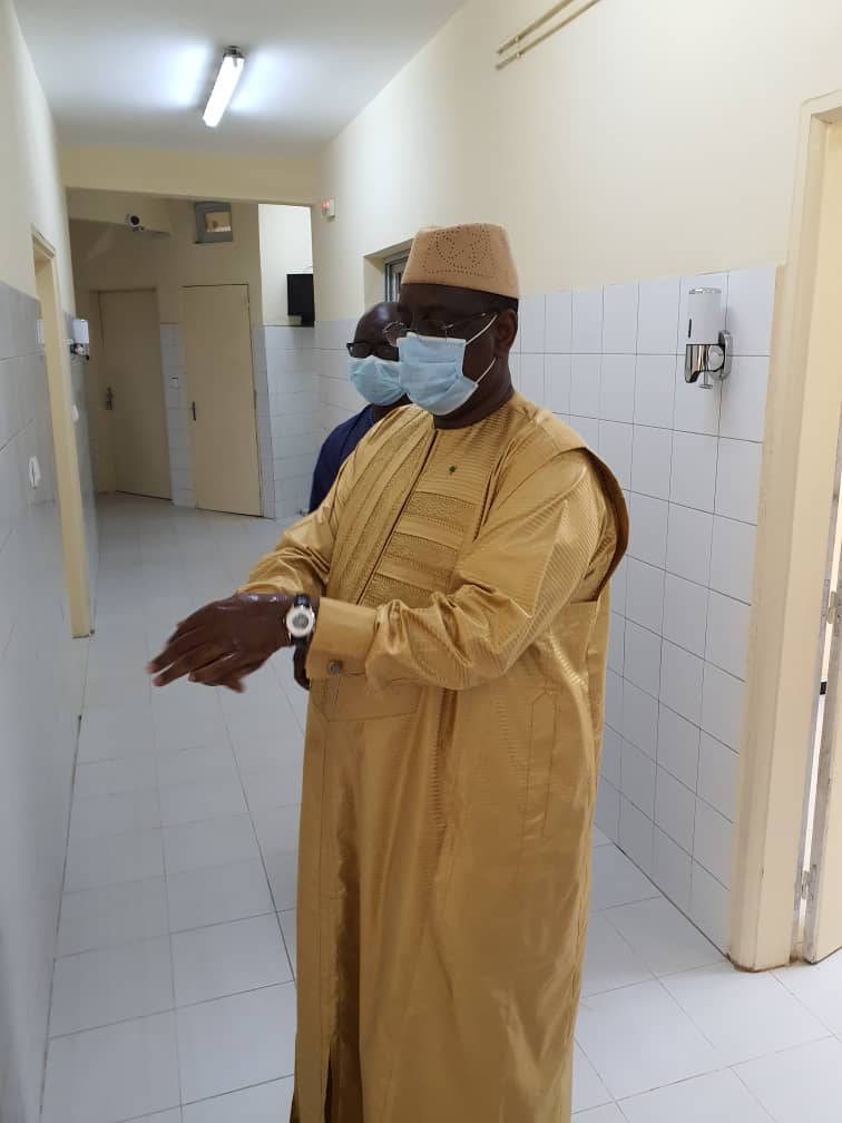 COVID-19 : Le président Macky Sall effectue une visite surprise à l’hôpital Général de Grand-Yoff.