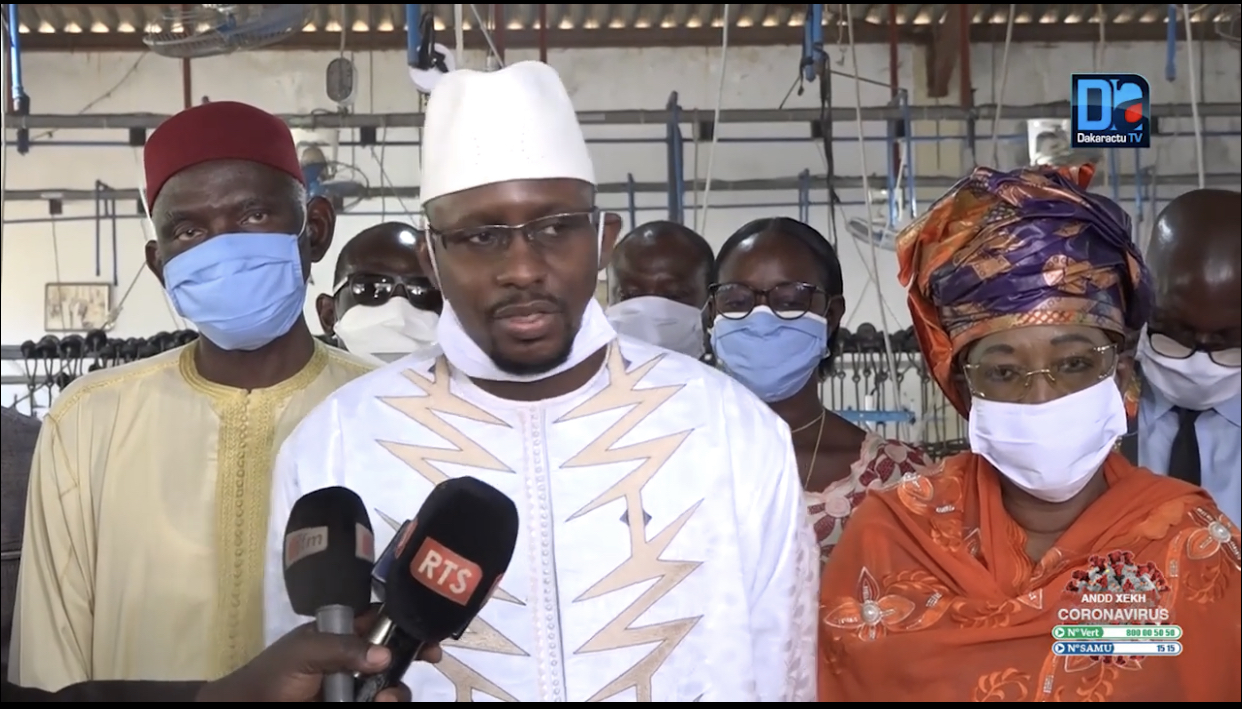 COVID-19 / Le ministre de l’Industrie Moustapha Diop en visite dans les entreprises : « la Fédération nationale des Professionnels de l’Habillement a pris l’initiative de se lancer dans la fabrication de dix (10) millions de masques »