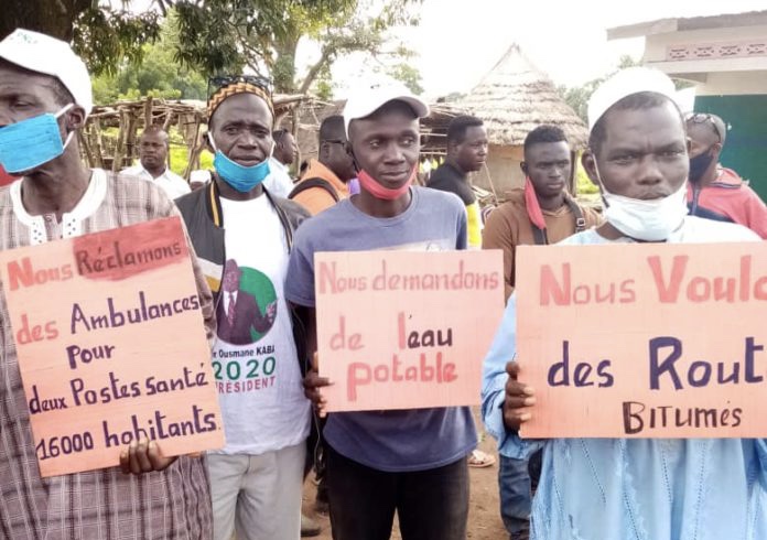 Vélingara : Les populations de Paroumba ont battu le macadam pour réclamer de meilleures conditions de vie.