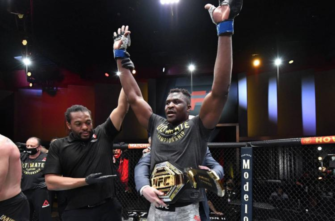 MMA / UFC : Le camerounais Francis Ngannou, premier africain champion du monde des poids lourds.