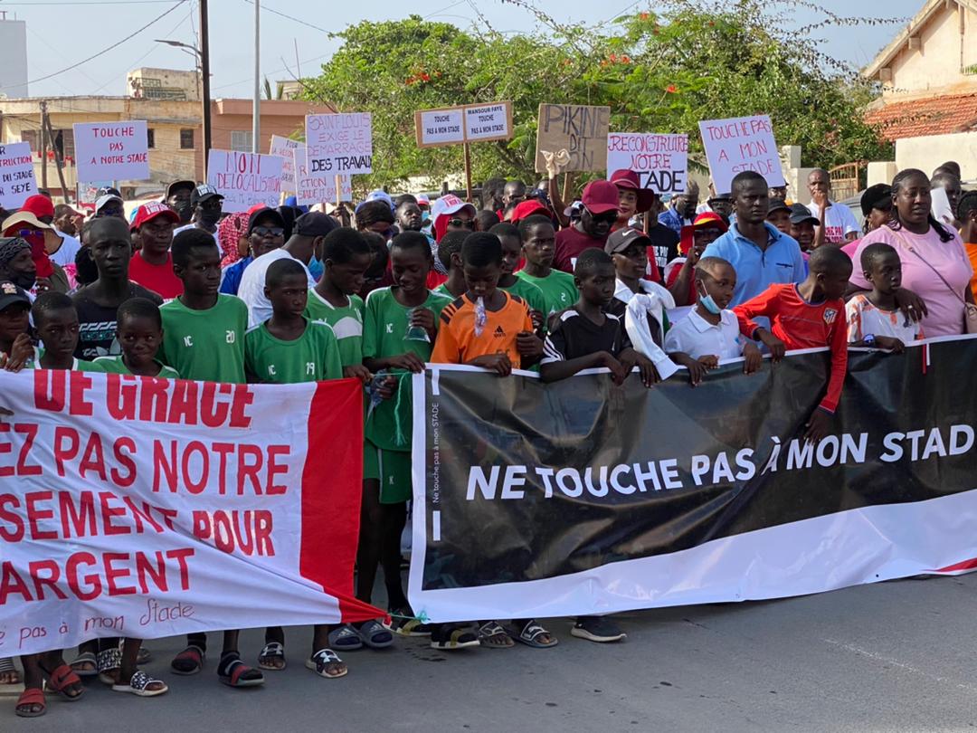 Saint-Louis : La plateforme citoyenne et d'action investit la rue pour dire non à la délocalisation du stade Me Babacar Sèye.