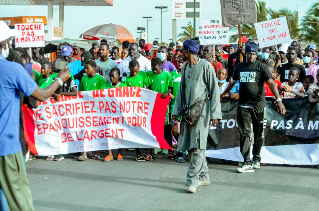 Saint-Louis : La plateforme citoyenne et d'action investit la rue pour dire non à la délocalisation du stade Me Babacar Sèye.