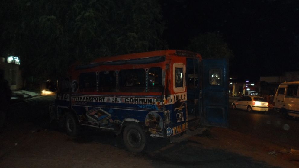 Dakar / Victoire des Lions face à l'Égypte : Un car tue un motocycliste, fait trois blessés et le chauffeur sans papier est en garde à vue