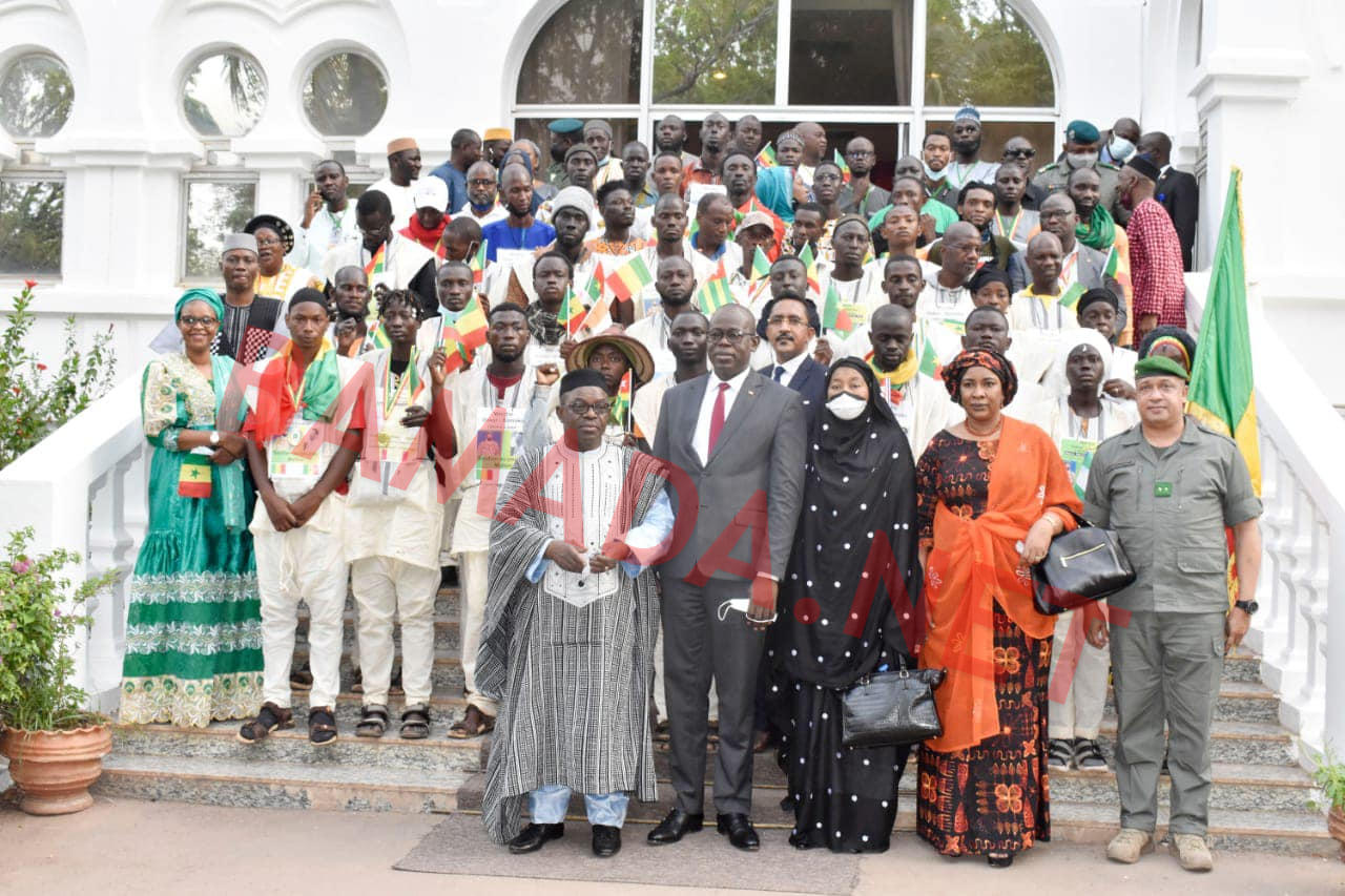 Choguel Kokalla Maïga reçoit les marcheurs panafricains pour la rupture de jeûne collective : « Je pense que c’est cette génération va restituer à l’Afrique sa véritable indépendance… »