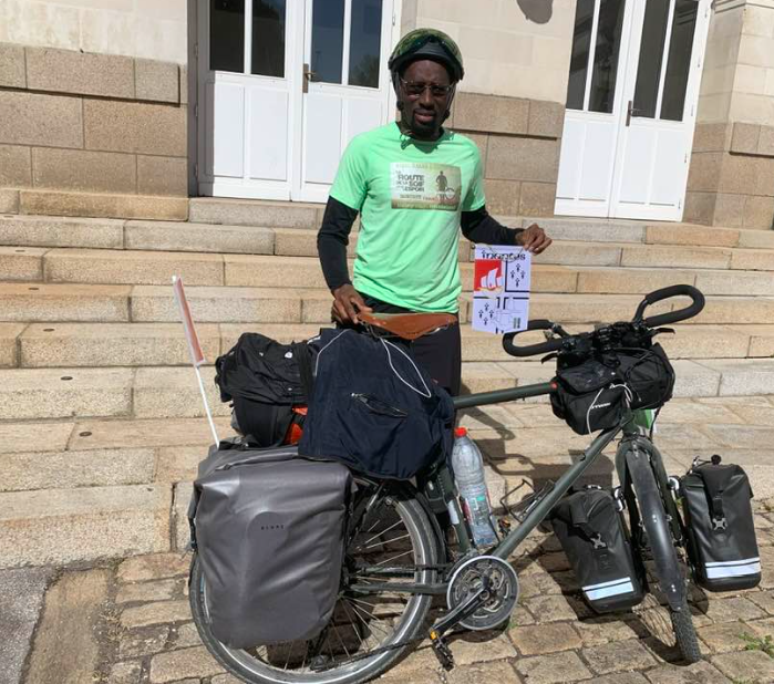 « La route de la soif et de l’espoir », un sénégalais entame un marathon Paris - Dakar à Vélo…