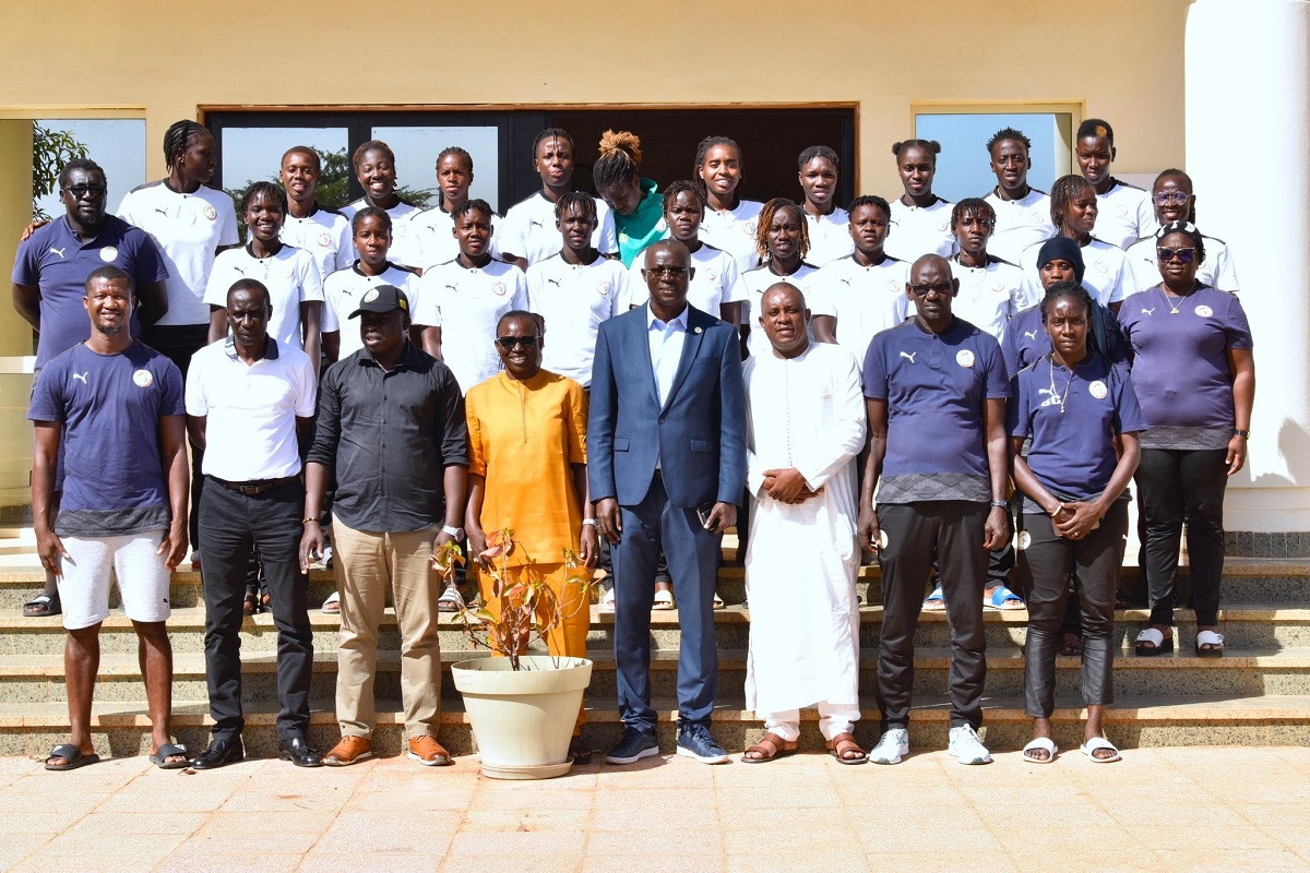 Qualification CAN 2024 : Augustin Senghor a rendu visite aux Lionnes avant le choc contre l’Égypte