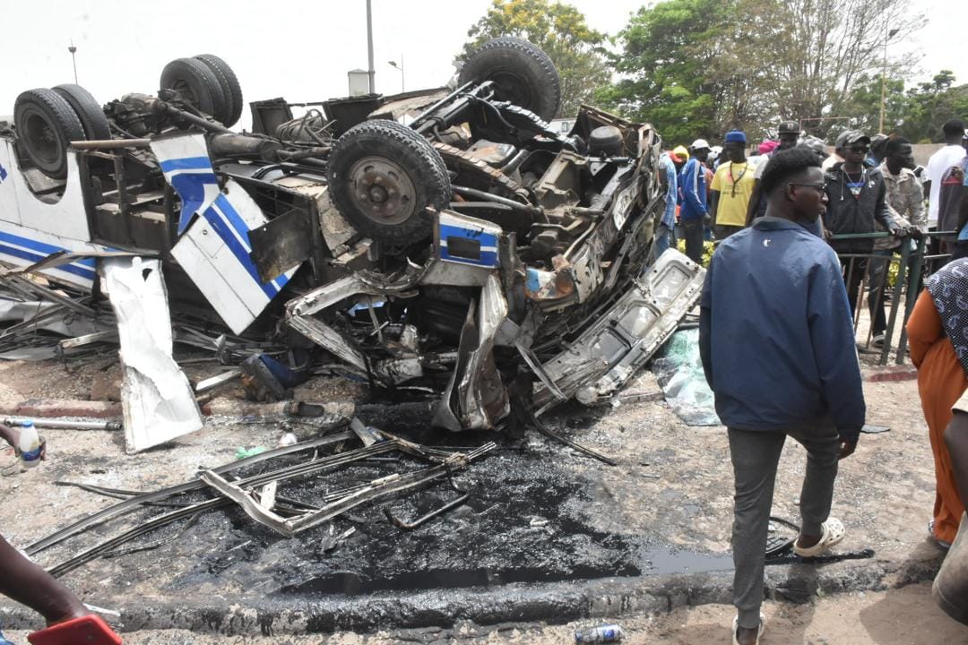 Rond-Point EMG: Un bus tata s'est renversé, faisant plusieurs victimes 