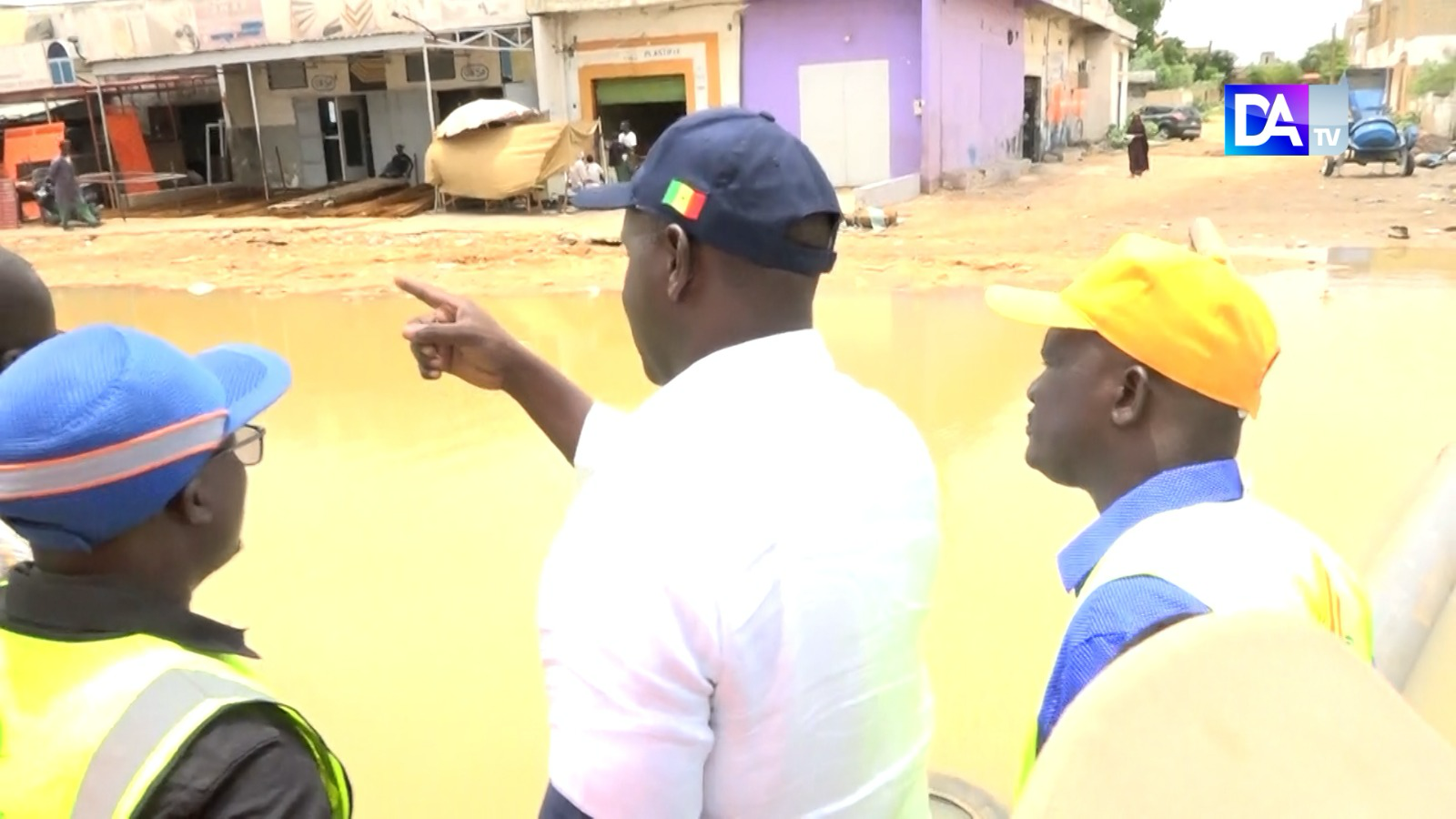 INONDATIONS À TOUBA - Le ministre Cheikh Tidiane Dièye précise que le temps est trop court pour tout régler et que des audits seront faits par rapport aux milliards injectés …