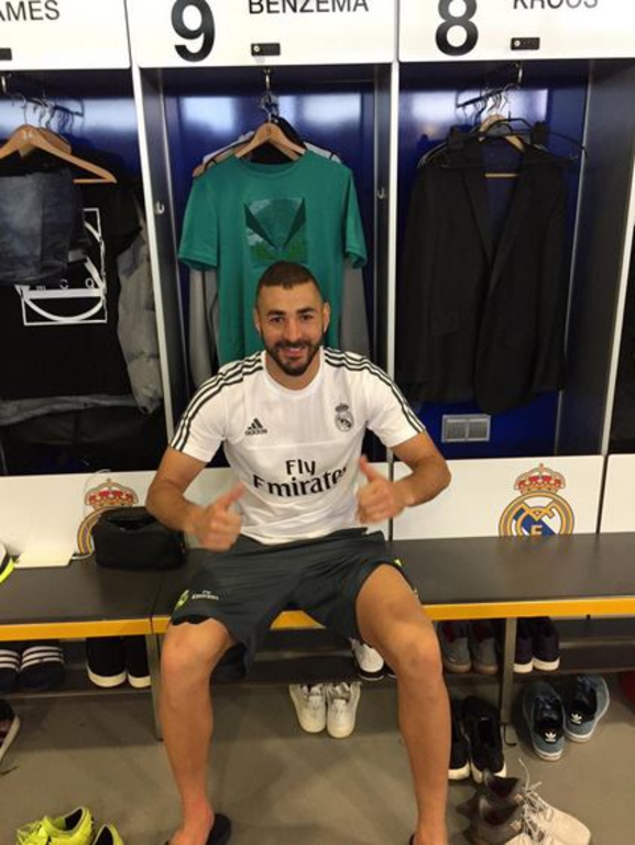 KARIM BENZEMA, ÉNERVÉ, TRAITE LES JOURNALISTES DE CLOWNS