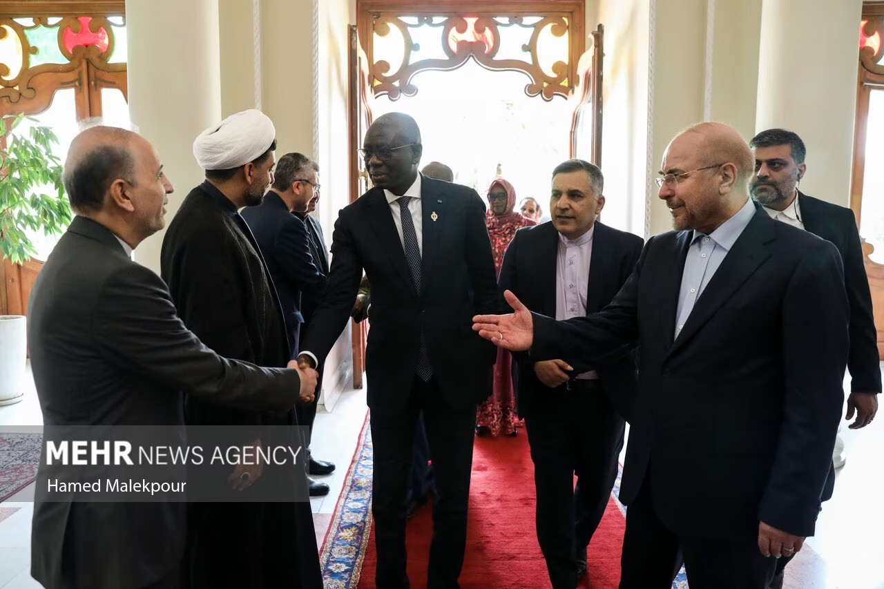 Investiture du président Iranien : Le président de l’Assemblée nationale a porté le message du Chef de l’État