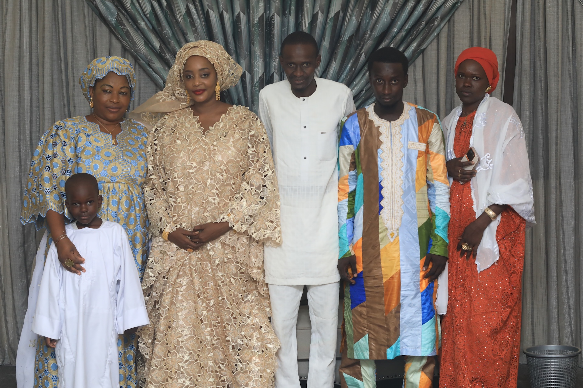 Grand Magal 2024: Serigne Bassirou Khadim Awa Ba et épouse en complicité avec leurs invités.