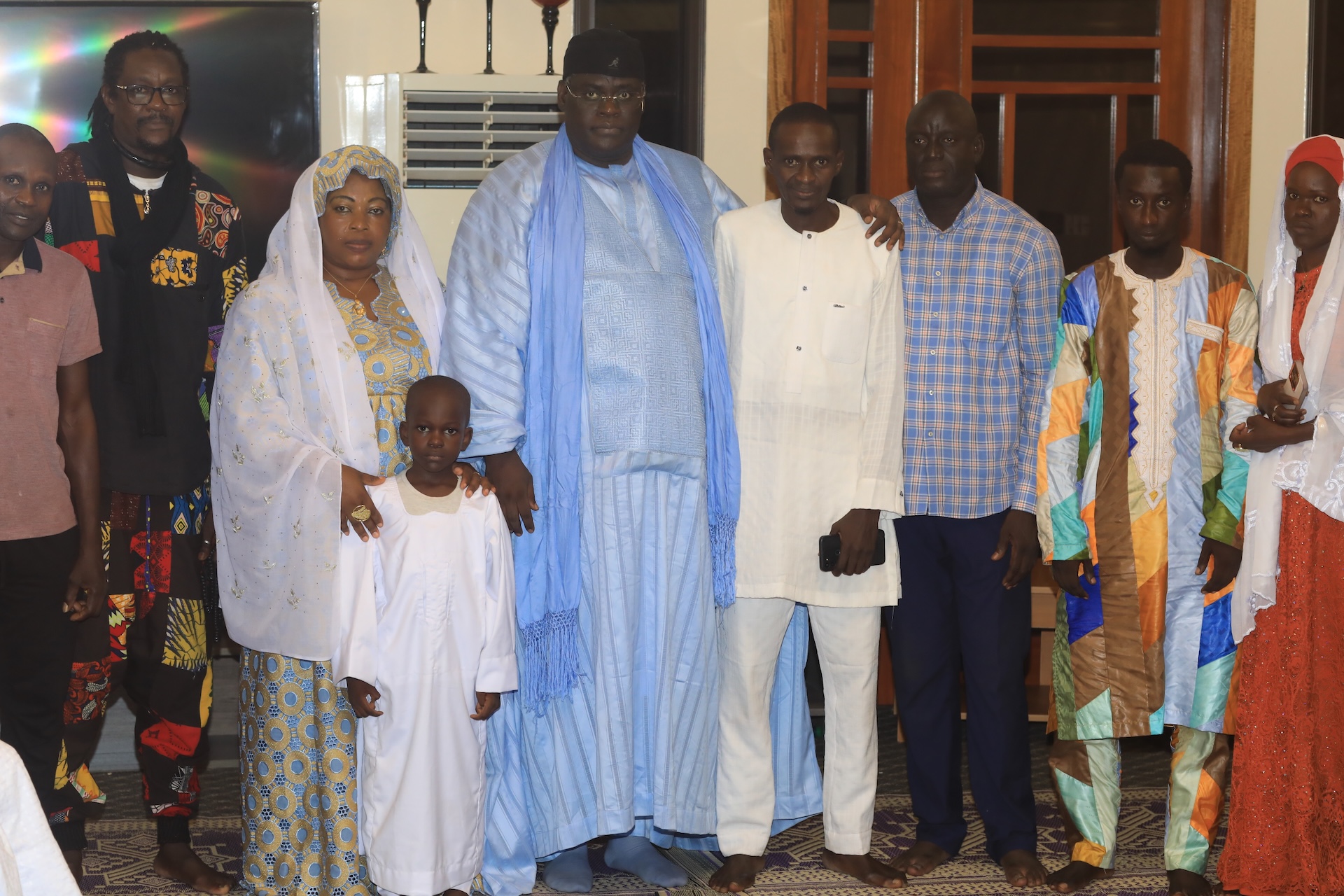 Grand Magal 2024: Serigne Bassirou Khadim Awa Ba et épouse en complicité avec leurs invités.