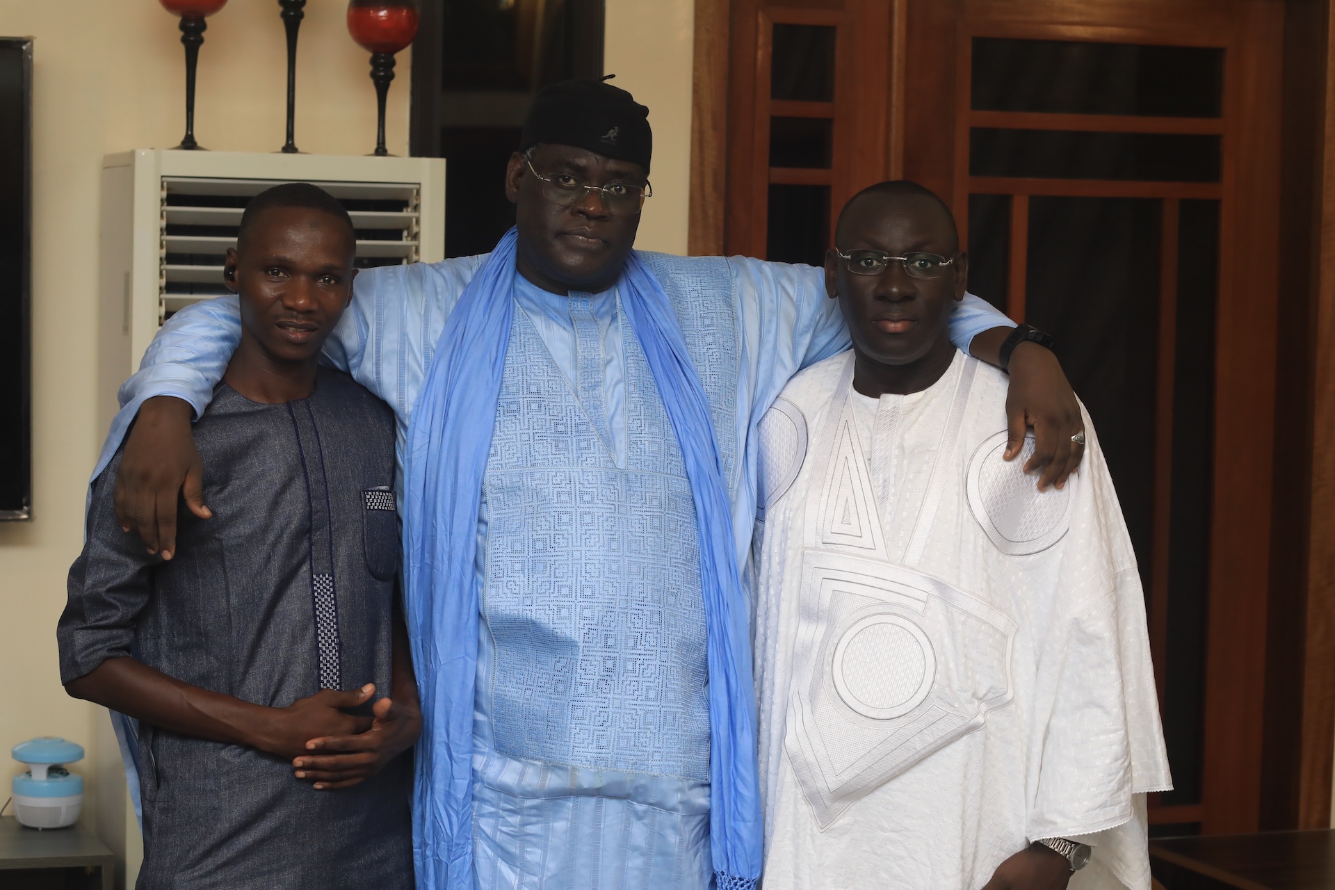 Grand Magal 2024: Serigne Bassirou Khadim Awa Ba et épouse en complicité avec leurs invités.