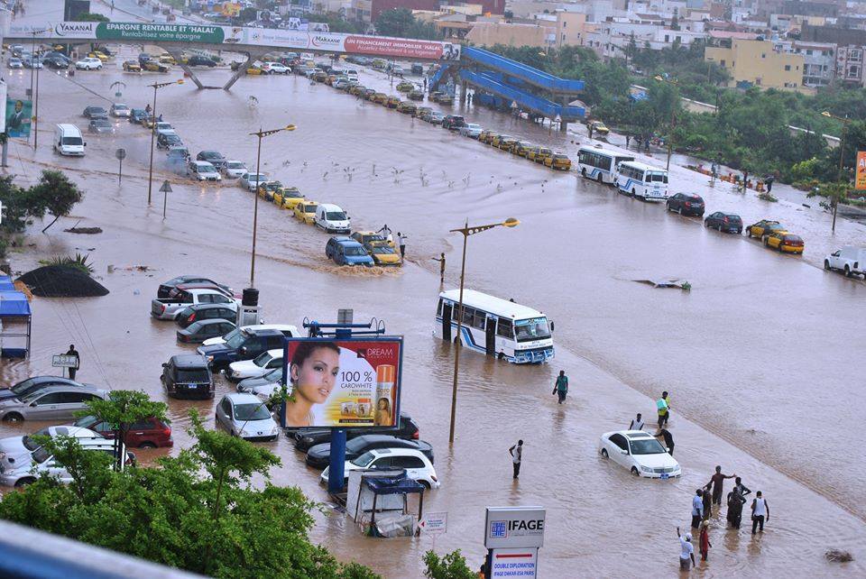 Gros embouteillage sur la voie de dégagement nord (VDN) du fait des eaux de pluie (IMAGES)