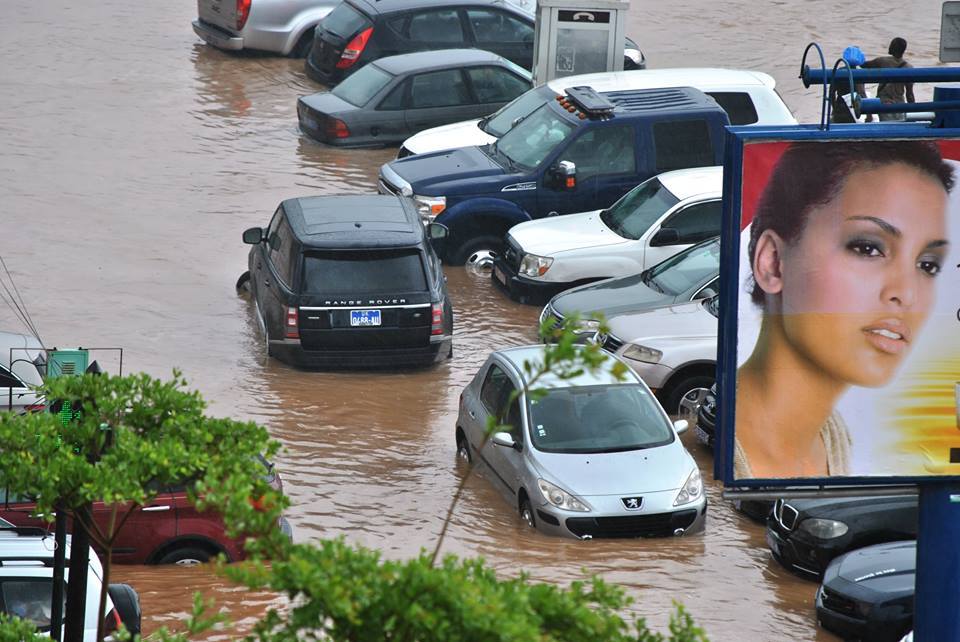 Gros embouteillage sur la voie de dégagement nord (VDN) du fait des eaux de pluie (IMAGES)