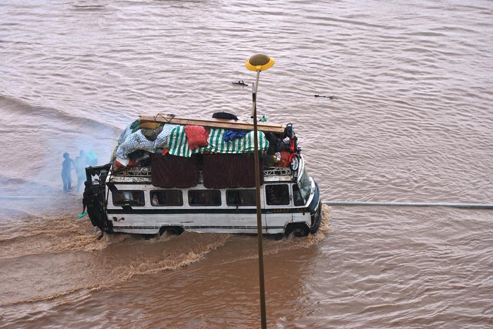 Gros embouteillage sur la voie de dégagement nord (VDN) du fait des eaux de pluie (IMAGES)