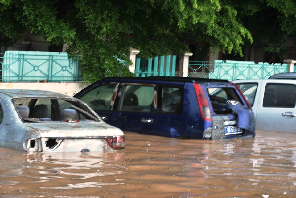 Gros embouteillage sur la voie de dégagement nord (VDN) du fait des eaux de pluie (IMAGES)