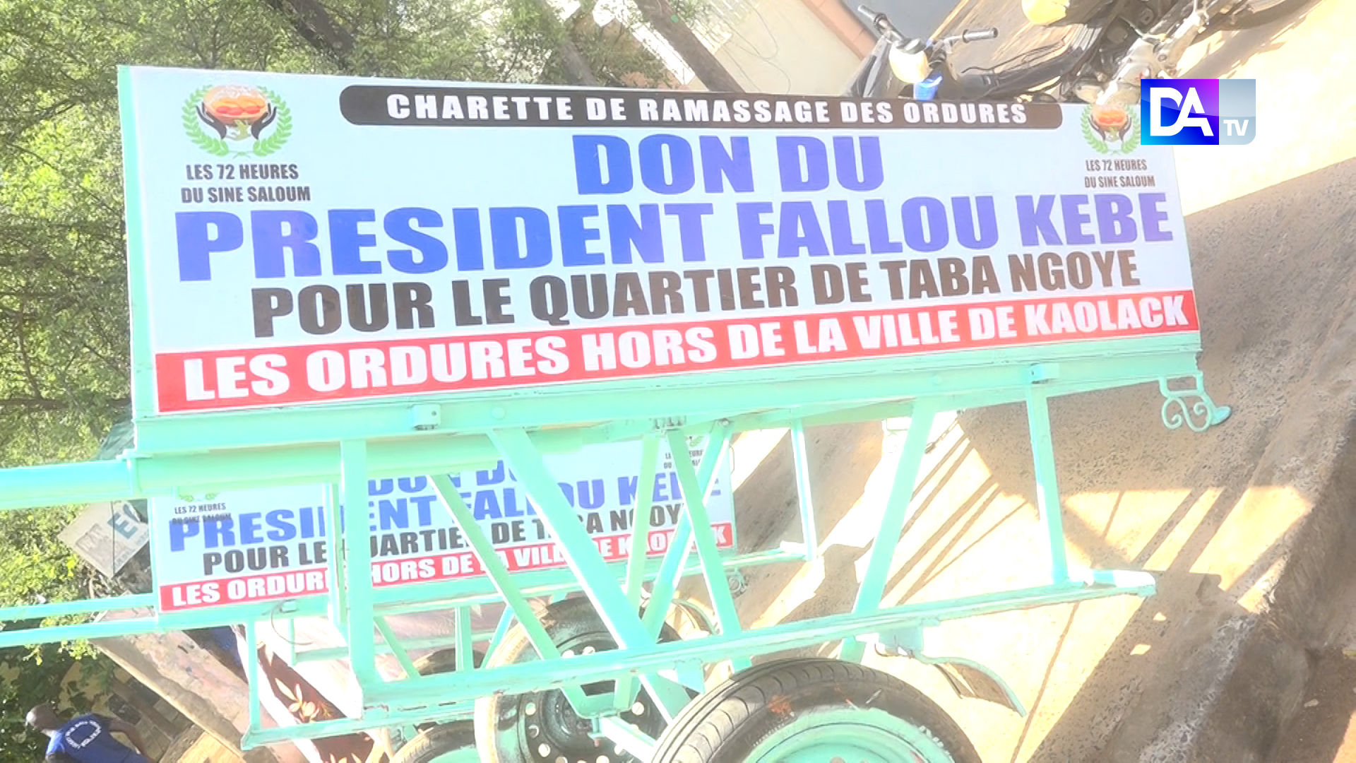 Kaolack : Fallou Kébé lance son projet de ramassage d’ordures et offre deux charrettes à son quartier Taba Ngoye