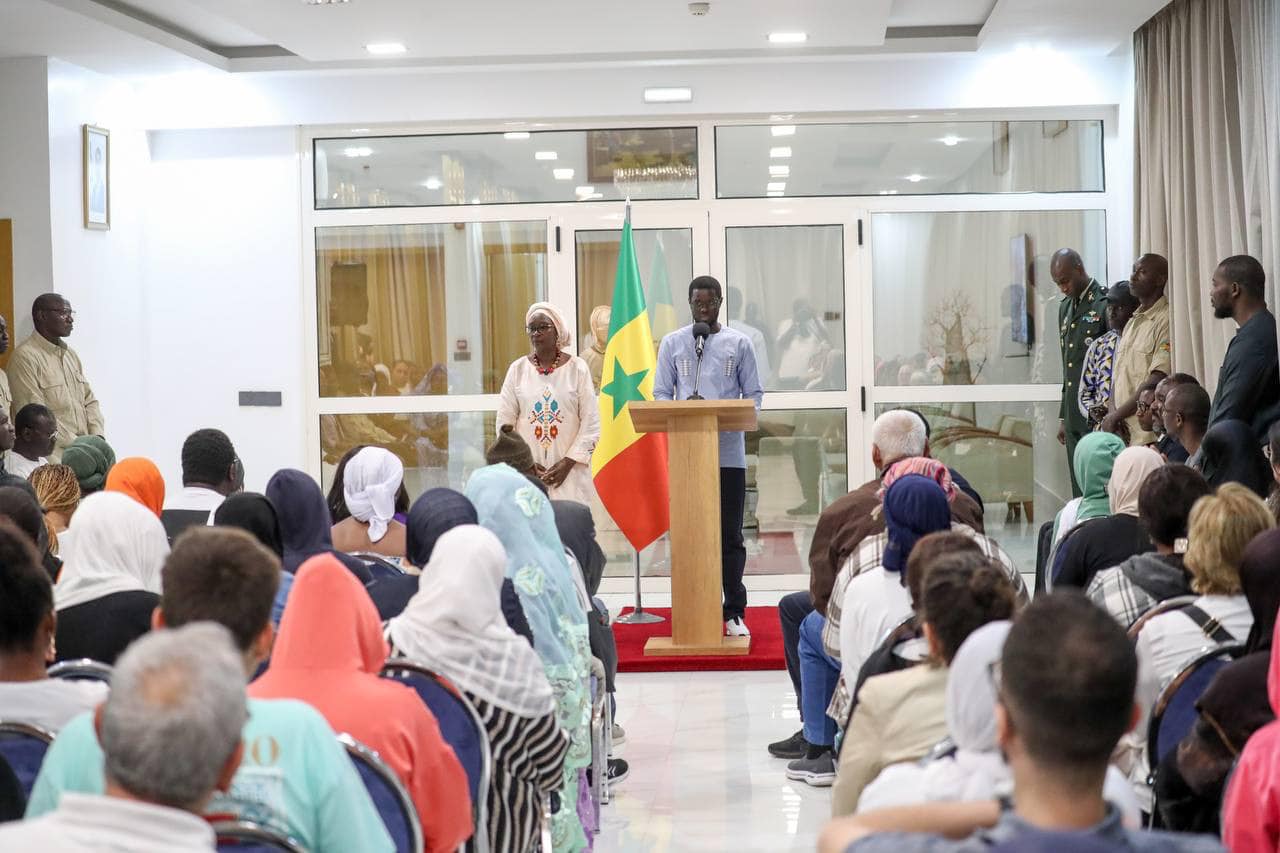 Guerre au Liban entre le Hezbollah et Israël : Les compatriotes Sénégalais rapatriés du Liban accueillis à l'aéroport par BDF