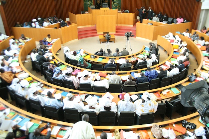 L’Assemblée nationale entre les traditions parlementaires et l’application de son règlement intérieur.