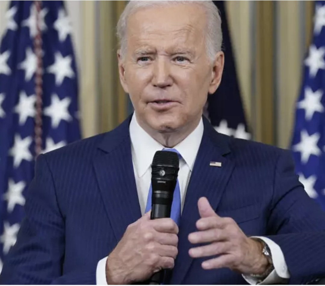 "Les Américains sont ensevelis sous une avalanche de désinformation", constate Biden