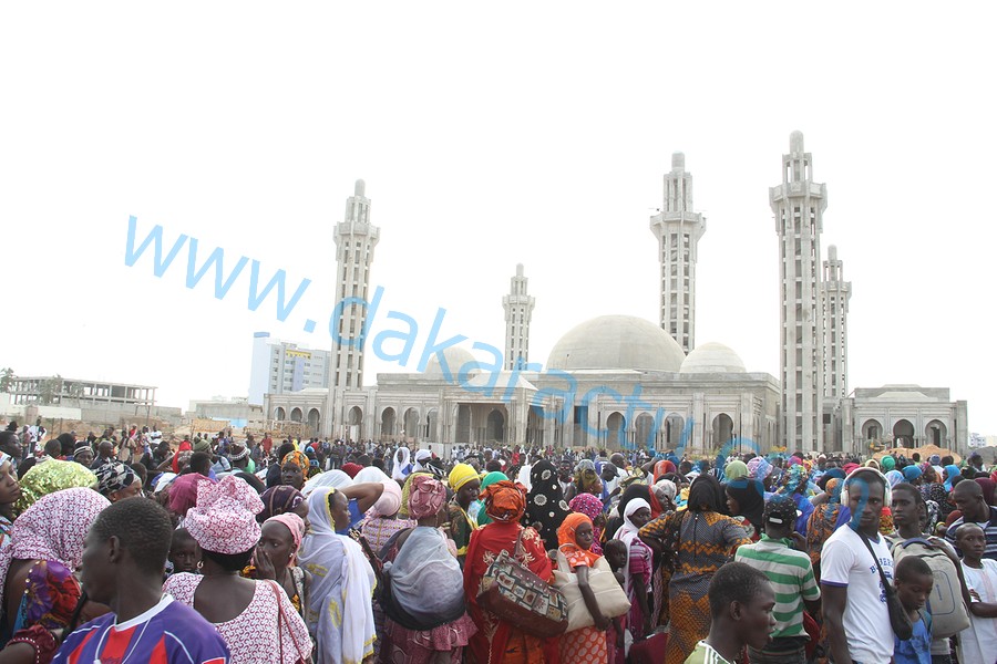 Les images de la marche contre Jeune Afrique à la mosquée Massalikoul Djinane de Dakar