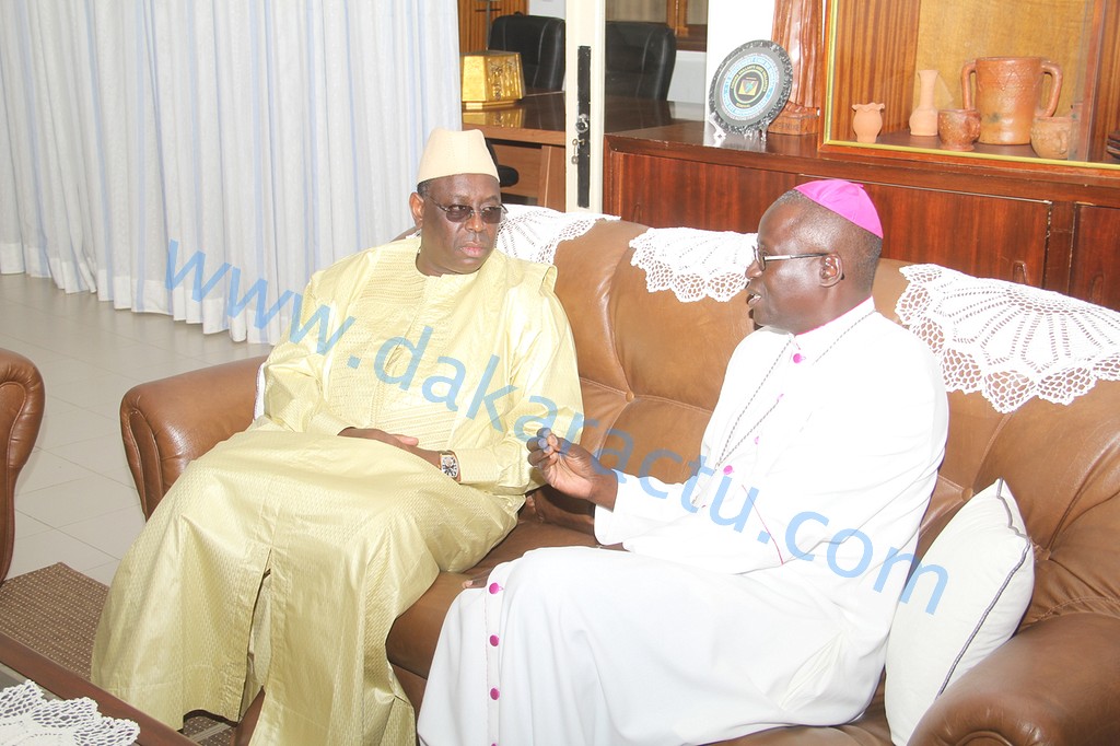 Macky Sall chez Monseigneur Benjamin N'diaye : " Je lance un appel au calme, une élection ne doit pas être un prétexte pour faire n'importe quoi! "