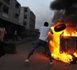 Dernière minute: après le transfert de Barthélémy à Reubeuss, des manifestants brûlent un car.