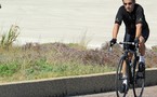 [ PHOTOS ] Nicolas Sarkozy en mode vélo.