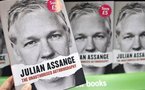 Julian Assange se dévoile malgré lui dans un livre