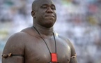 Des Lions présentent Yekini en modèle de sportif de haut niveau