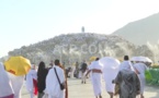 Les pèlerins prient sur le mont Arafat, point culminant du hajj