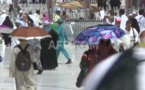 Parapluies, tapis et sceaux! Les pèlerins face à la chaleur de l'été saoudien