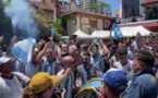 Les supporters de l'Argentine célèbrent le penalty de Lionel Messi à Buenos Aires