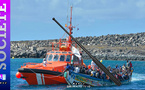 Émigration/Îles Canaries : une pirogue de 77 personnes, en provenance du Sénégal, débarque sur l'île d'El Hierro.