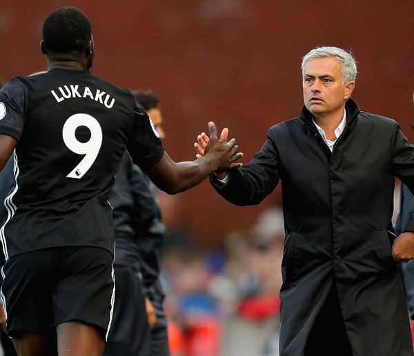 MU : Mourinho défend Lukaku