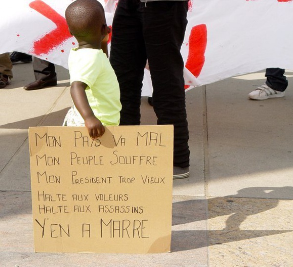 "Mon pays va mal", s'indigne ce bébé.