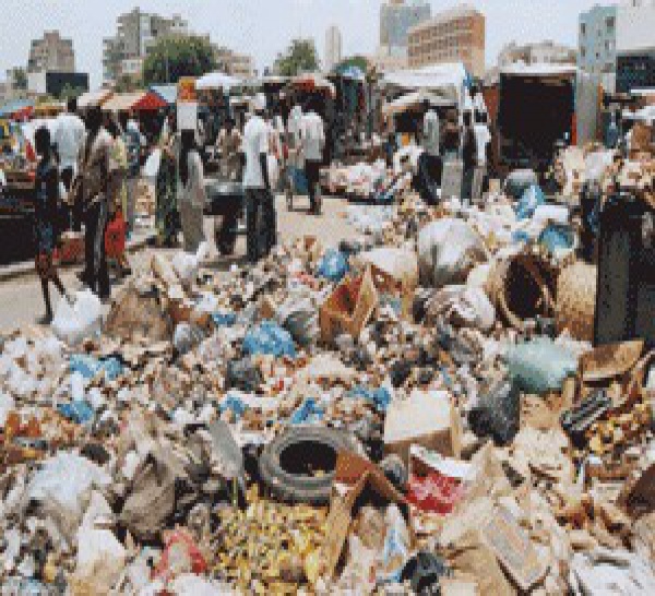 Saleté et ordures dans Dakar :  Le mouvement "Y’en a marre" entre en guerre contre l'insalubrité.