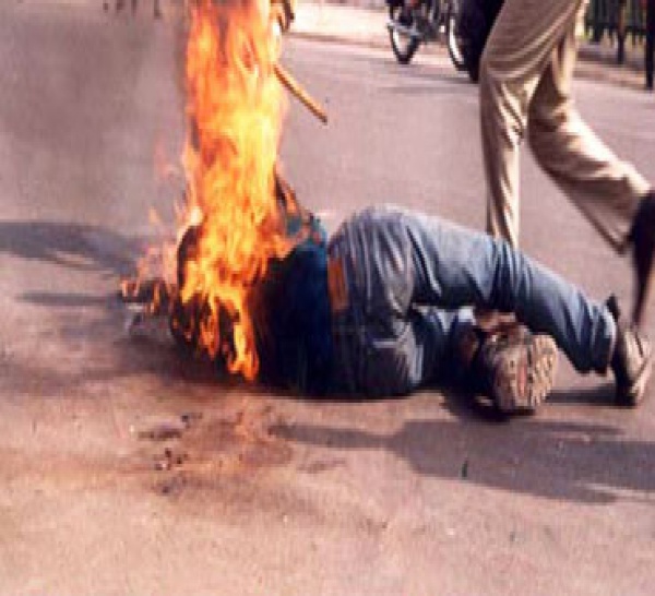 Au bout de trois jours de coma, Ousmane Dieng succombe de ses brûlures.