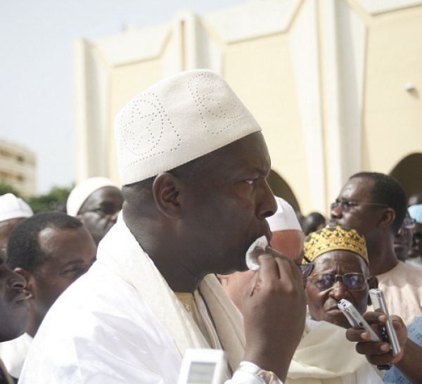 Le discours du Premier ministre chahuté à la mosquée Oumarienne