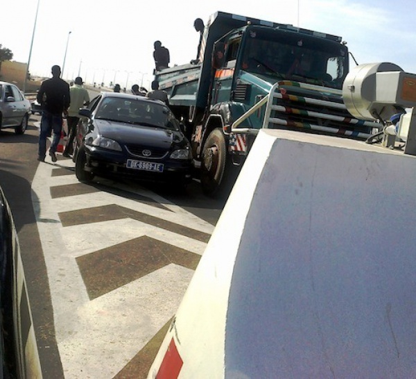 Accident sur l'autoroute à péage (photos )