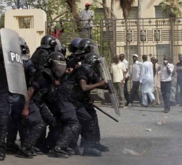 Wade ordonne le déblocage de plus de 3,63 milliards pour armer les forces de l’ordre