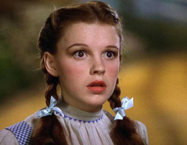 Judy Garland : l’ex-enfant star devait s’affamer et mourrait de faim sur les plateaux