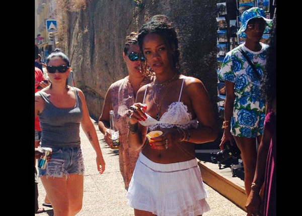 Rihanna fait monter la température à Calvi