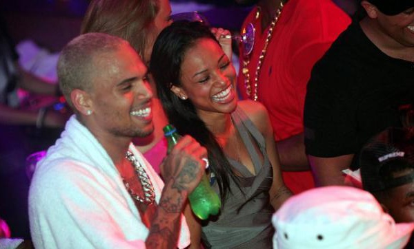 Chris Brown bientôt papa ? Son drôle de message à Karrueche Tran sur Instagram !