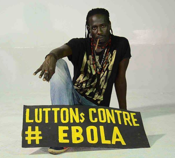 Lutte contre le virus Ebola : les artistes Carlou D, Canabasse et Adiouza sensibilisent les populations