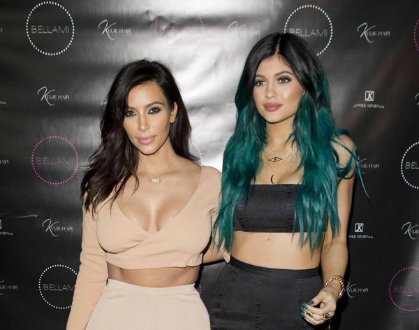 Kim Kardashian avait peur que les cheveux bleus de Kylie Jenner "ruinent son mariage"