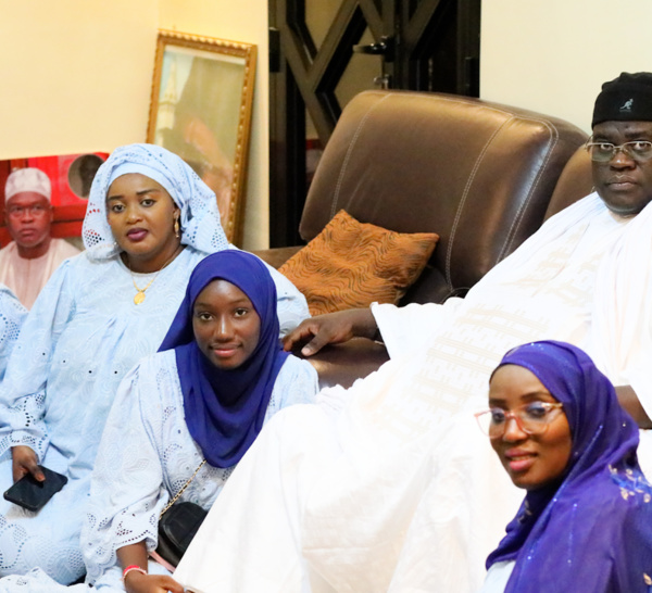 [ IMAGES ]  Ziar : Cheikh Bassirou Mbacké Khadim Awa Bâ en toute complicité avec sa famille proche