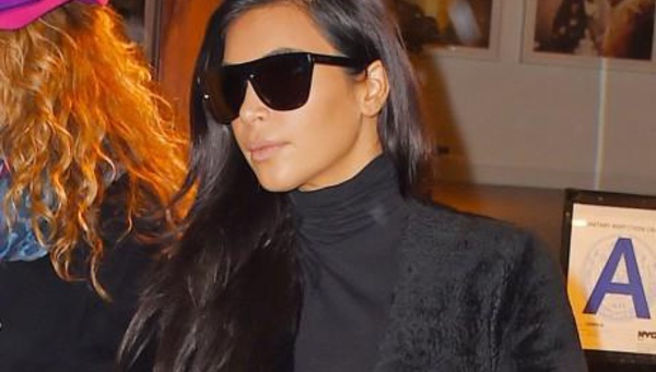 Kim Kardashian topless en rue? Presque