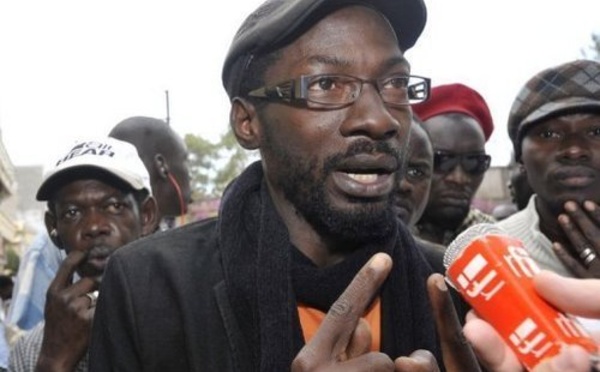 Les images de l'arrivée des membres de Y en a marre à l'aéroport Léopold Sédar Senghor de Dakar